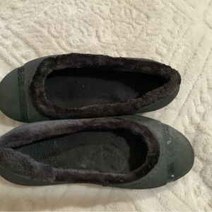 CROCS Black Slippers with Fuzzy Lining